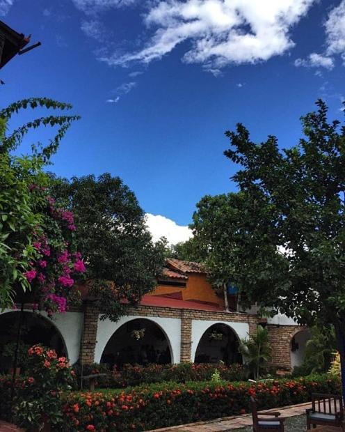 Hotel Y Restaurante Bienmesabe Santa Fe de Antioquia Kültér fotó