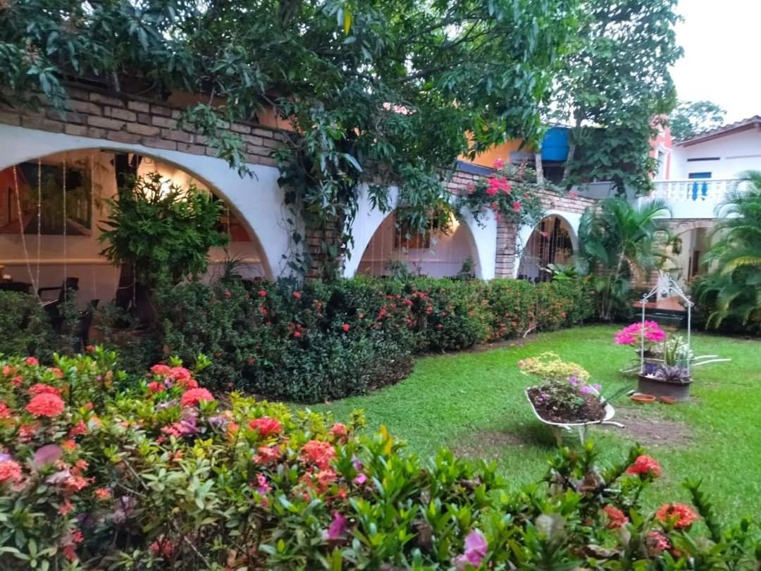 Hotel Y Restaurante Bienmesabe Santa Fe de Antioquia Kültér fotó