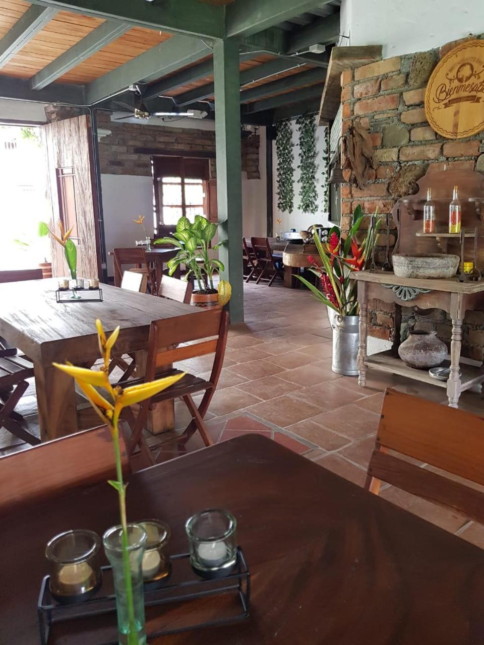 Hotel Y Restaurante Bienmesabe Santa Fe de Antioquia Kültér fotó